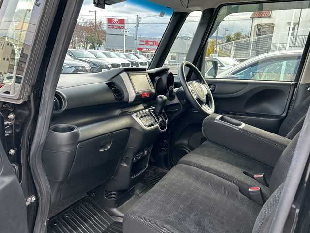 ホンダ Ｎ ＢＯＸ G SSパッケージ 大阪府 2017(平29)年 5.9万km クリスタルブラックパール 衝突軽減　純正ナビ（ＶＸＭ－１７４ＶＦＸＩ）　フルセグＴＶ　ＣＤ　ＤＶＤ　両側パワースライド　前後ドラレコ　バックカメラ　シートヒーター　ＥＴＣ　オートライト　純正フロアマット　