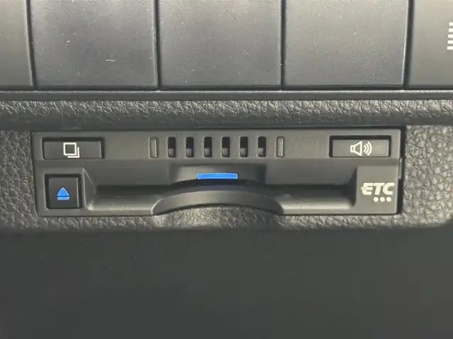 トヨタ カローラ スポーツ ハイブリッドG Z 滋賀県 2020(令2)年 0.5万km パール 純正9インチナビ/Bluetooth/USB/フルセグテレビ/バックカメラ/セーフティセンス/インテリジェントクリアランスソナー/ドライブモードセレクト/LEDヘッドライト/ドライブレコーダー/自動防眩インナーミラー/プッシュスタート/スマートキー