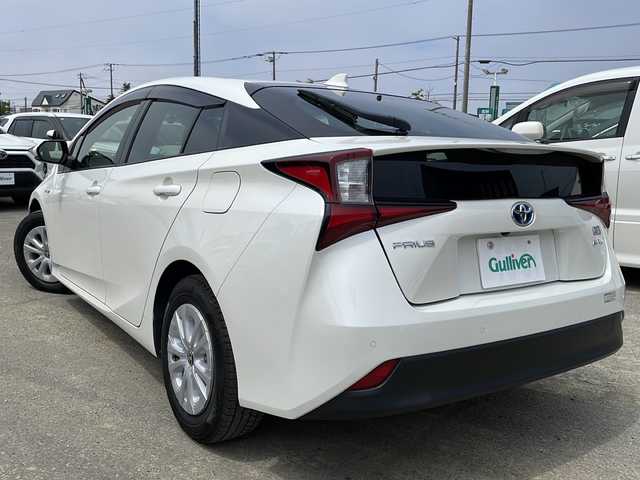 トヨタ プリウス S 道東・釧路十勝 2019(平31)年 9.6万km ホワイトパールクリスタルシャイン 登録時走行距離96064km/純正SDナビ【Bluetooth】/フルセグTV/バックカメラ/追従クルコン/コーナーセンサー/プッシュスタート/LEDライト/ETC/ドアバイザー/ステアリングスイッチ/禁煙車/フォグランプ/レーダー探知機/ウィンカーミラー/フォグランプ