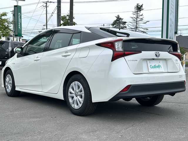トヨタ プリウス S 道東・釧路十勝 2019(平31)年 9.6万km ホワイトパールクリスタルシャイン 登録時走行距離96064km/純正SDナビ【Bluetooth】/フルセグTV/バックカメラ/追従クルコン/コーナーセンサー/プッシュスタート/LEDライト/ETC/ドアバイザー/ステアリングスイッチ/禁煙車/フォグランプ/レーダー探知機/ウィンカーミラー/フォグランプ