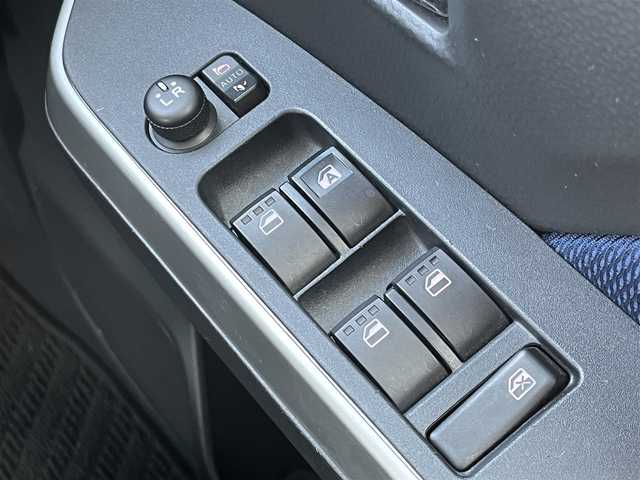 トヨタ タンク カスタムG S 大阪府 2018(平30)年 2.5万km ブラックマイカ/マゼンダベリーメタリック 純正フルセグナビ　/バックカメラ　/ＥＴＣ　/両側パワースライドドア　/ドライブレコーダー　/クルーズコントロール　/Ｂｌｕｅｔｏｏｔｈ　/CDチェンジャー/ＤＶＤ再生機能　/スペアキー/アイドリングストップ/純正フロアマット　/純正アルミホイール　/ＬＥＤヘッドライト/盗難防止装置/オートライト/横滑り防止装置/衝突被害軽減システム/エアバッグ