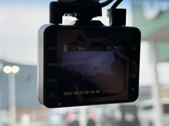 ホンダ フィット 13G Fパッケージ 千葉県 2015(平27)年 8.3万km クリスタルブラックパール ナビ/　(AM/FM/CD/DVD/USB)/ワンセグTV/前後ドライブレコーダー (DRY-TW8500)/ETC/プッシュエンジンスタート/スマートキー×2/アイドリングストップ/ヘッドライトレベライザー/ウィンカー付き電動格納ミラー/純正フロアマット/保証書＆取扱説明書/ナビ取扱説明書