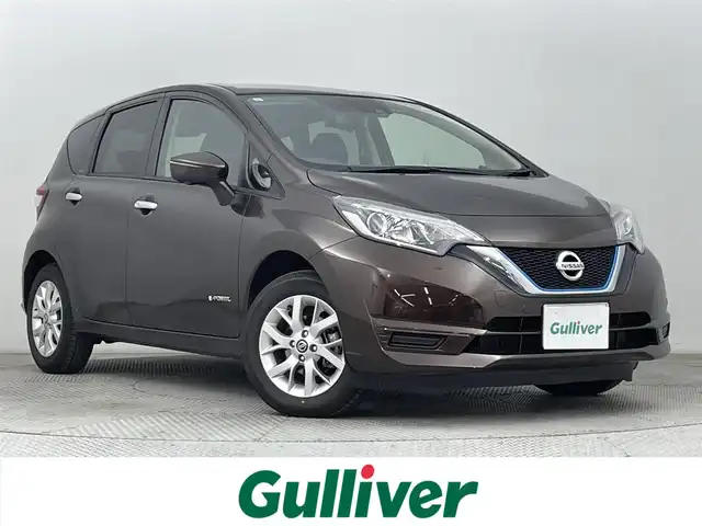 日産 ノート e－パワー X FOUR 道央・札幌 2019(令1)年 0.7万km インペリアルアンバーP ・ワンオーナー/・４WD/・社外SDナビ/　BT/フルセグ/CD/DVD/・アラウンドビューモニター/・インテリジェントルームミラー/・ETC/・エマージェンシーブレーキ/・レーンアシスト/・横滑り防止/・アイドリングストップ/・ステアリングスイッチ/・オートライト/・オートレベリング付きLEDヘッドライト/・前後コーナーセンサー/・社外ドライブレコーダー/・取扱説明書・保証書あり/・プッシュスタート/・純正アルミ付き冬タイヤ積込