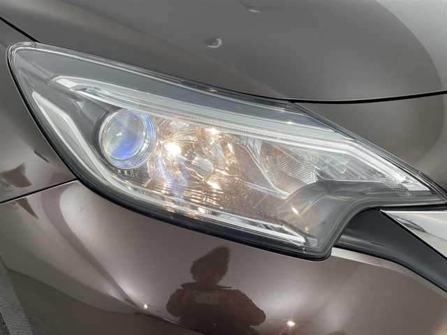 日産 ノート e－パワー X FOUR 道央・札幌 2019(令1)年 0.7万km インペリアルアンバーP ・ワンオーナー/・４WD/・社外SDナビ/　BT/フルセグ/CD/DVD/・アラウンドビューモニター/・インテリジェントルームミラー/・ETC/・エマージェンシーブレーキ/・レーンアシスト/・横滑り防止/・アイドリングストップ/・ステアリングスイッチ/・オートライト/・オートレベリング付きLEDヘッドライト/・前後コーナーセンサー/・社外ドライブレコーダー/・取扱説明書・保証書あり/・プッシュスタート/・純正アルミ付き冬タイヤ積込