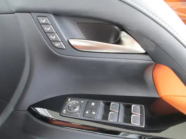 レクサス ＬＸ 570 千葉県 2017(平29)年 5.2万km ソニッククォーツ モデリスタエアロ/マークレビンソンサウンドシステム/12.3インチメーカーオプションナビ/　【DVD/BD/Bluetooth/SD/USB/CD/AUX/ラジオ】/パノラミックビューモニター/サンルーフ/サンフレアブラウンレザーシート/全席パワーシート/シートヒーター/エアシート/Lexus Safety System/三眼LEDヘッドライト/純正21インチアルミホイール/ハンドルヒーター/クールボックス/ステアリングスイッチ/パドルシフト/パワーバックドア/オートライト/プッシュスタート/スマートキー/スペアキー×2/純正フロアマット/ドアバイザー/新車保証書/取扱説明書/ナビ説明書
