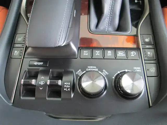 レクサス ＬＸ 570 千葉県 2017(平29)年 5.2万km ソニッククォーツ モデリスタエアロ/マークレビンソンサウンドシステム/12.3インチメーカーオプションナビ/　【DVD/BD/Bluetooth/SD/USB/CD/AUX/ラジオ】/パノラミックビューモニター/サンルーフ/サンフレアブラウンレザーシート/全席パワーシート/シートヒーター/エアシート/Lexus Safety System/三眼LEDヘッドライト/純正21インチアルミホイール/ハンドルヒーター/クールボックス/ステアリングスイッチ/パドルシフト/パワーバックドア/オートライト/プッシュスタート/スマートキー/スペアキー×2/純正フロアマット/ドアバイザー/新車保証書/取扱説明書/ナビ説明書