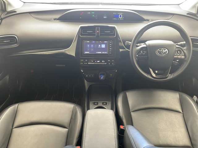 トヨタ プリウス S ツーリングセレクション 沖縄県 2019(令1)年 7.9万km グレーメタリック 純正ナビ(NSZT-W68T)/(フルセグＴＶ/ＴＶキャンセラー　ＤＶＤ再生　ＢＴ接続)　バックカメラ　/社外ドラレコ　/合皮シート　/前席シートヒーター　/前後クリアランスソナー　/純正フロアマット　/ドアバイザー　/オートリトラミラー