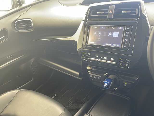 トヨタ プリウス S ツーリングセレクション 沖縄県 2019(令1)年 7.9万km グレーメタリック 純正ナビ(NSZT-W68T)/(フルセグＴＶ/ＴＶキャンセラー　ＤＶＤ再生　ＢＴ接続)　バックカメラ　/社外ドラレコ　/合皮シート　/前席シートヒーター　/前後クリアランスソナー　/純正フロアマット　/ドアバイザー　/オートリトラミラー
