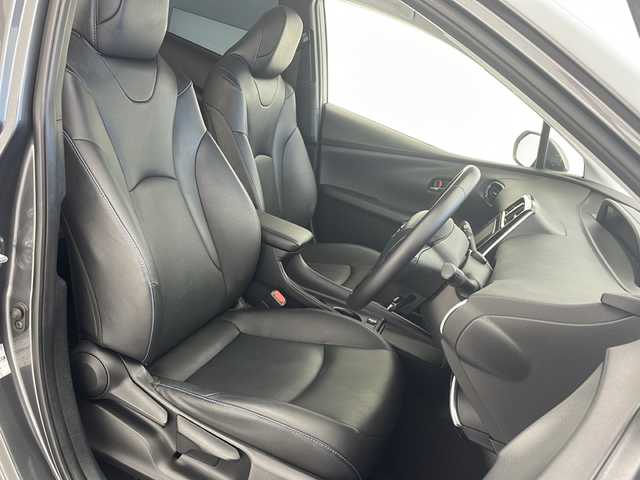 トヨタ プリウス S ツーリングセレクション 沖縄県 2019(令1)年 7.9万km グレーメタリック 純正ナビ(NSZT-W68T)/(フルセグＴＶ/ＴＶキャンセラー　ＤＶＤ再生　ＢＴ接続)　バックカメラ　/社外ドラレコ　/合皮シート　/前席シートヒーター　/前後クリアランスソナー　/純正フロアマット　/ドアバイザー　/オートリトラミラー