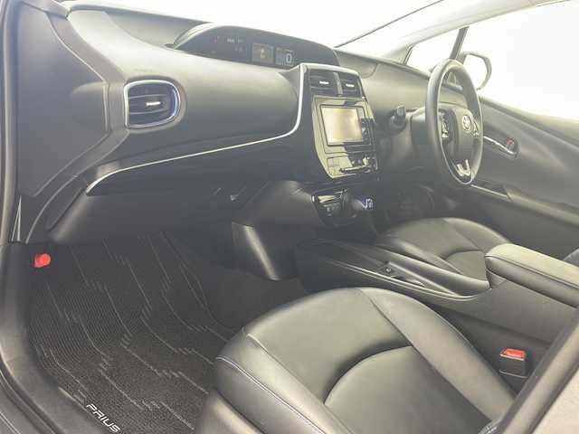 トヨタ プリウス S ツーリングセレクション 沖縄県 2019(令1)年 7.9万km グレーメタリック 純正ナビ(NSZT-W68T)/(フルセグＴＶ/ＴＶキャンセラー　ＤＶＤ再生　ＢＴ接続)　バックカメラ　/社外ドラレコ　/合皮シート　/前席シートヒーター　/前後クリアランスソナー　/純正フロアマット　/ドアバイザー　/オートリトラミラー