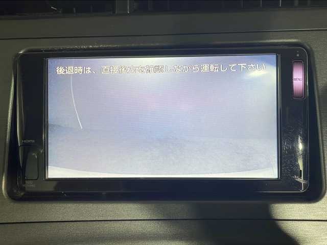 トヨタ プリウス S 沖縄県 2012(平24)年 12.6万km ホワイトパールクリスタルシャイン 禁煙車/純正ナビ　（NSLN-W62)/ＣＤ/Ｂｌｕｅｔｏｏｔｈ/フルセグＴＶ/バックカメラ/スマートキー/プッシュスタート/ビルトインＥＴＣ/ドアバイザー/スペアキー/ＵＳＢ入力端子/ＡＢＳ/横滑り防止機能　/取扱説明書