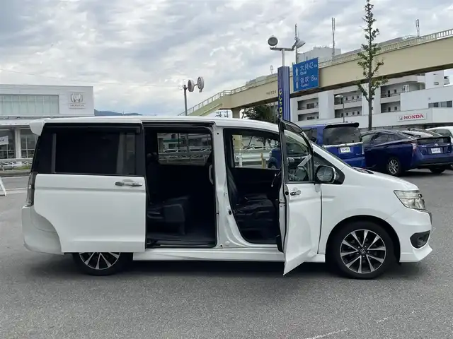 ホンダ ステップワゴン スパーダ Z クールスピリット 山梨県 2012(平24)年 9.2万km ホワイトオーキッドパール (株)IDOMが運営する【じしゃロン甲府店】の自社ローン専用車両になります。/こちらは現金またはオートローンご利用時の価格です。自社ローンご希望の方は別途その旨お申付け下さい/スマートキー２個/両側パワースライドドア/クルーズコントロール/パドルシフト/ハーフレザーシート/純正ＨＤＤインターナビ・フルセグＴＶ/ＣＤ・ＤＶＤ・ＵＳＢ/バックカメラ/ＨＩＤオートライト/ビルトインＥＴＣ/保証書・取説書・ナビ説