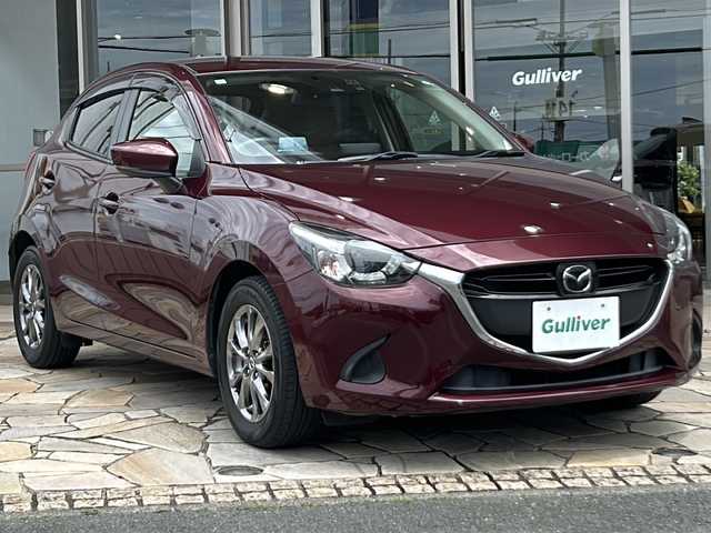 マツダ デミオ 13Sテーラードブラウン 静岡県 2017(平29)年 2.1万km ディープクリムゾンマイカ 純正ナビ/・FM/AM/・aha/・Stitcher/・Bluetooth/・USB/・CD/・AUX/・DVD/・フルセグTV/主要装備/・テーラードブラウン専用内装/・純正ナビ/・バックカメラ/・ＬＥＤヘッドライト/・ヘッドアップディスプレイ/・ブラインドスポットモニター/・車線逸脱警報/・パーキングセンサー/・レーダークルコン/・ＳＢＳ／ＳＣＢＳ/・ドライバーアテンションアラート/・純正１５インチAW(高輝度ダーク塗装)/・運転席+助手席シートヒーター/・サイドカーテンエアバッグ/・MTモード付AT