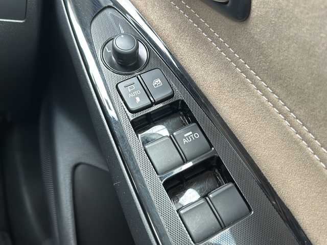マツダ デミオ 13Sテーラードブラウン 静岡県 2017(平29)年 2.1万km ディープクリムゾンマイカ 純正ナビ/・FM/AM/・aha/・Stitcher/・Bluetooth/・USB/・CD/・AUX/・DVD/・フルセグTV/主要装備/・テーラードブラウン専用内装/・純正ナビ/・バックカメラ/・ＬＥＤヘッドライト/・ヘッドアップディスプレイ/・ブラインドスポットモニター/・車線逸脱警報/・パーキングセンサー/・レーダークルコン/・ＳＢＳ／ＳＣＢＳ/・ドライバーアテンションアラート/・純正１５インチAW(高輝度ダーク塗装)/・運転席+助手席シートヒーター/・サイドカーテンエアバッグ/・MTモード付AT