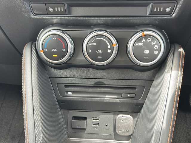 マツダ デミオ 13Sテーラードブラウン 静岡県 2017(平29)年 2.1万km ディープクリムゾンマイカ 純正ナビ/・FM/AM/・aha/・Stitcher/・Bluetooth/・USB/・CD/・AUX/・DVD/・フルセグTV/主要装備/・テーラードブラウン専用内装/・純正ナビ/・バックカメラ/・ＬＥＤヘッドライト/・ヘッドアップディスプレイ/・ブラインドスポットモニター/・車線逸脱警報/・パーキングセンサー/・レーダークルコン/・ＳＢＳ／ＳＣＢＳ/・ドライバーアテンションアラート/・純正１５インチAW(高輝度ダーク塗装)/・運転席+助手席シートヒーター/・サイドカーテンエアバッグ/・MTモード付AT
