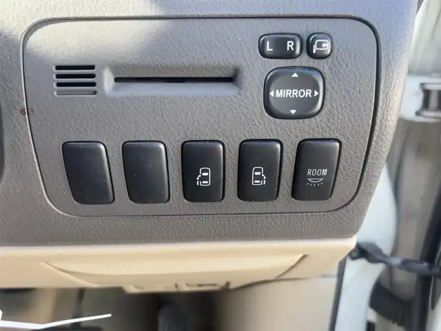 トヨタ アルファード Ｖ AX L－ED サイドリフトアップ 徳島県 2005(平17)年 11.9万km ホワイトパールマイカ サンルーフ/純正ナビ/（BT/CD/DVD/SD/フルセグTV）/バックカメラ/両側パワースライドドア/オートライト/ステアリングスイッチ/プッシュスタート/リモコンキー/スペアキー1本/後部コーナーセンサー/純正16インチアルミホイール