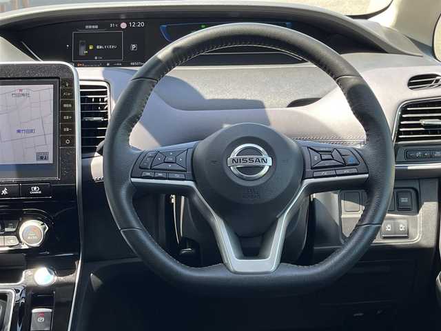 日産 セレナ e－パワー ハイウェイスター V 奈良県 2020(令2)年 4.9万km ダイヤモンドブラック 純正１０インチナビ/（フルセグ／ＢＴ／ＣＤ／ＤＶＤ）/プロパイロット/レーダークルーズコントロール/全方位モニター/ブラインドスポットモニター/前後コーナーセンサー/パーキングアシスト/衝突軽減システム/レーンキープアシスト/両側パワースライドドア/後席サンシェード/純正前方ドライブレコーダー（ナビ連動）/LEDヘッドライト/ＥＴＣ/純正16インチAW/取り扱い説明書/スペアキーX1