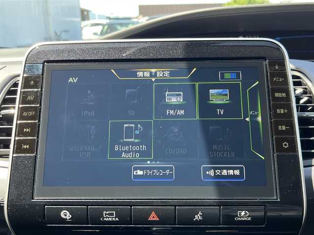 日産 セレナ e－パワー ハイウェイスター V 奈良県 2020(令2)年 4.9万km ダイヤモンドブラック 純正１０インチナビ/（フルセグ／ＢＴ／ＣＤ／ＤＶＤ）/プロパイロット/レーダークルーズコントロール/全方位モニター/ブラインドスポットモニター/前後コーナーセンサー/パーキングアシスト/衝突軽減システム/レーンキープアシスト/両側パワースライドドア/後席サンシェード/純正前方ドライブレコーダー（ナビ連動）/LEDヘッドライト/ＥＴＣ/純正16インチAW/取り扱い説明書/スペアキーX1