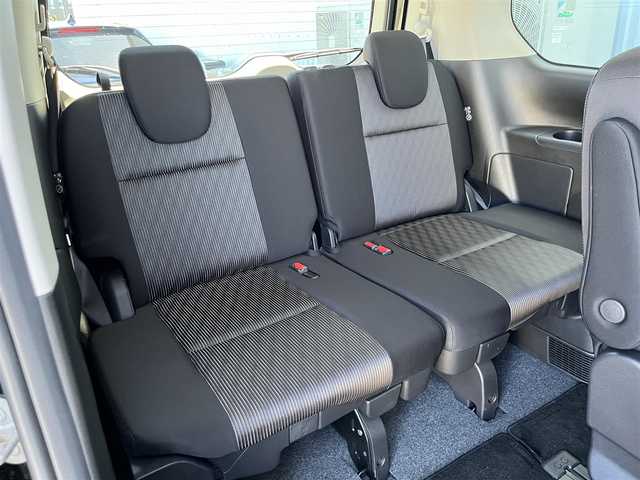 日産 セレナ e－パワー ハイウェイスター V 奈良県 2020(令2)年 4.9万km ダイヤモンドブラック 純正１０インチナビ/（フルセグ／ＢＴ／ＣＤ／ＤＶＤ）/プロパイロット/レーダークルーズコントロール/全方位モニター/ブラインドスポットモニター/前後コーナーセンサー/パーキングアシスト/衝突軽減システム/レーンキープアシスト/両側パワースライドドア/後席サンシェード/純正前方ドライブレコーダー（ナビ連動）/LEDヘッドライト/ＥＴＣ/純正16インチAW/取り扱い説明書/スペアキーX1
