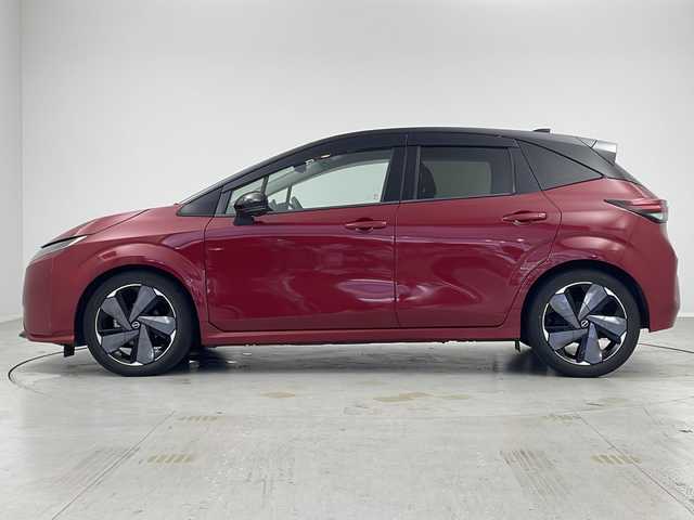 日産 オーラ G 茨城県 2021(令3)年 5万km ガーネットレッド/スーパーブラック 2トーン ＢＯＳＥサウンド　ワイヤレス充電器　ＵＳＢ端子　ビルトインＥＴＣ２．０　純正９型ナビ　フルセグＴＶ　全周囲カメラ　プロパイロット　アダプティブクルーズコントロール　ＬＥＤライト　純正アルミホイール