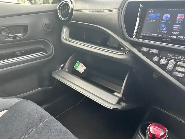 トヨタ アクア G G’s 栃木県 2014(平26)年 7万km ブラックマイカ ALPINE7インチナビ/フルセグTV/DVD/Bluetooth/バックカメラ/ビルトインETC/前ドライブレコーダー/プッシュスタート/ステアリングリモコン/LEDオートライト/LEDフォグランプ/純正17インチAW/アイドリングストップ/横滑り防止装置/電動格納ミラー/ドアバイザー
