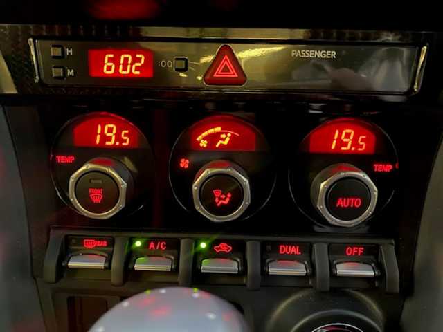 トヨタ ８６ GT 愛知県 2020(令2)年 2.3万km ピュアレッド 社外SDナビ/(CD/DVD/BT/AM/FM)/フルセグテレビ/バックカメラ/クルーズコントロール/プッシュスタート/LEDヘッドライト/パドルシフト