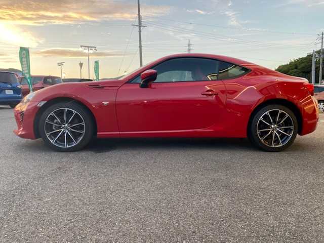 トヨタ ８６ GT 愛知県 2020(令2)年 2.3万km ピュアレッド 社外SDナビ/(CD/DVD/BT/AM/FM)/フルセグテレビ/バックカメラ/クルーズコントロール/プッシュスタート/LEDヘッドライト/パドルシフト