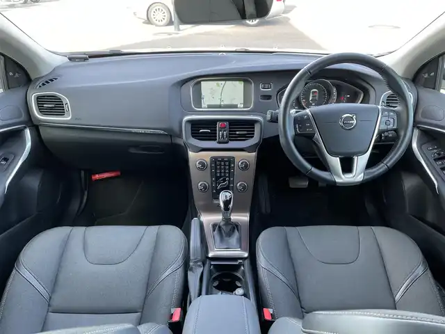 ボルボ Ｖ４０ 道南・函館 2016(平28)年 3.5万km アイスホワイト /ワンオーナー//純正ナビ//社外AW付き夏冬タイヤ//バックカメラ//パワーバックドア//シートヒーター//パワーシート//レーダークルーズコントロール//車線逸脱警報//オートハイビーム//コーナーセンサー//ETC