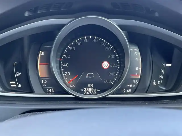 ボルボ Ｖ４０ 道南・函館 2016(平28)年 3.5万km アイスホワイト /ワンオーナー//純正ナビ//社外AW付き夏冬タイヤ//バックカメラ//パワーバックドア//シートヒーター//パワーシート//レーダークルーズコントロール//車線逸脱警報//オートハイビーム//コーナーセンサー//ETC