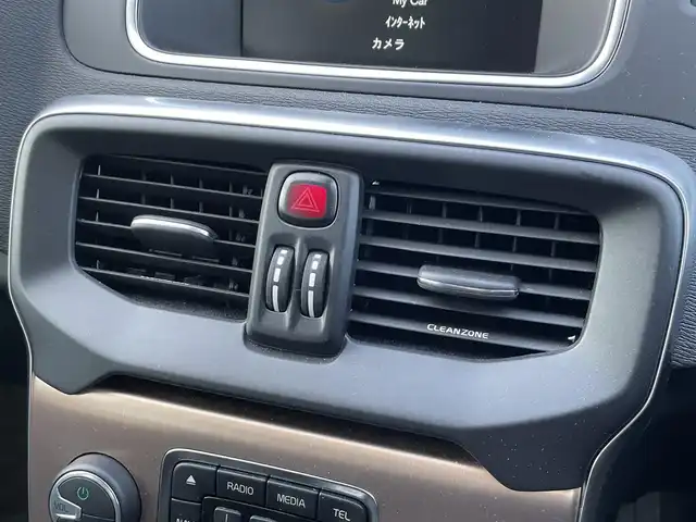 ボルボ Ｖ４０ 道南・函館 2016(平28)年 3.5万km アイスホワイト /ワンオーナー//純正ナビ//社外AW付き夏冬タイヤ//バックカメラ//パワーバックドア//シートヒーター//パワーシート//レーダークルーズコントロール//車線逸脱警報//オートハイビーム//コーナーセンサー//ETC