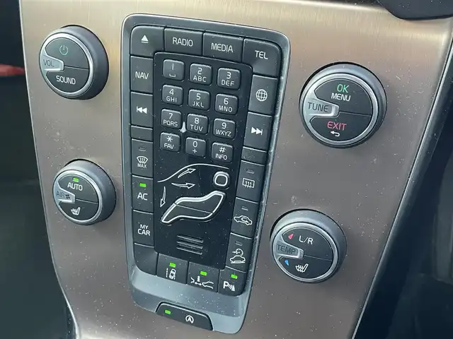 ボルボ Ｖ４０ 道南・函館 2016(平28)年 3.5万km アイスホワイト /ワンオーナー//純正ナビ//社外AW付き夏冬タイヤ//バックカメラ//パワーバックドア//シートヒーター//パワーシート//レーダークルーズコントロール//車線逸脱警報//オートハイビーム//コーナーセンサー//ETC