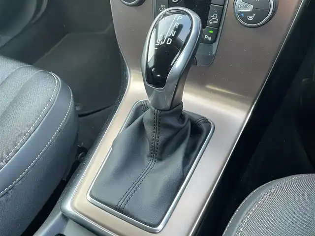 ボルボ Ｖ４０ 道南・函館 2016(平28)年 3.5万km アイスホワイト /ワンオーナー//純正ナビ//社外AW付き夏冬タイヤ//バックカメラ//パワーバックドア//シートヒーター//パワーシート//レーダークルーズコントロール//車線逸脱警報//オートハイビーム//コーナーセンサー//ETC