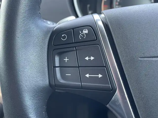 ボルボ Ｖ４０ 道南・函館 2016(平28)年 3.5万km アイスホワイト /ワンオーナー//純正ナビ//社外AW付き夏冬タイヤ//バックカメラ//パワーバックドア//シートヒーター//パワーシート//レーダークルーズコントロール//車線逸脱警報//オートハイビーム//コーナーセンサー//ETC