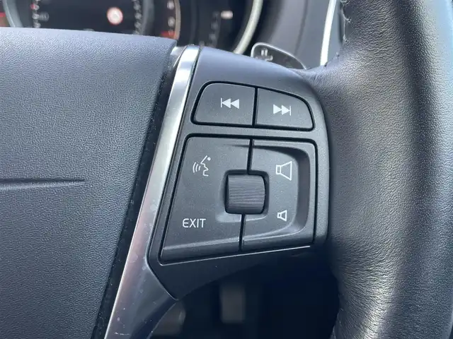 ボルボ Ｖ４０ 道南・函館 2016(平28)年 3.5万km アイスホワイト /ワンオーナー//純正ナビ//社外AW付き夏冬タイヤ//バックカメラ//パワーバックドア//シートヒーター//パワーシート//レーダークルーズコントロール//車線逸脱警報//オートハイビーム//コーナーセンサー//ETC