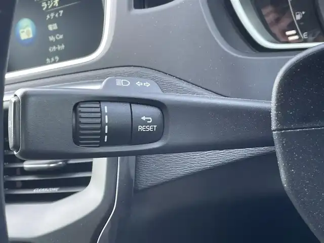 ボルボ Ｖ４０ 道南・函館 2016(平28)年 3.5万km アイスホワイト /ワンオーナー//純正ナビ//社外AW付き夏冬タイヤ//バックカメラ//パワーバックドア//シートヒーター//パワーシート//レーダークルーズコントロール//車線逸脱警報//オートハイビーム//コーナーセンサー//ETC