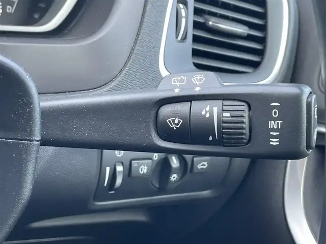 ボルボ Ｖ４０ 道南・函館 2016(平28)年 3.5万km アイスホワイト /ワンオーナー//純正ナビ//社外AW付き夏冬タイヤ//バックカメラ//パワーバックドア//シートヒーター//パワーシート//レーダークルーズコントロール//車線逸脱警報//オートハイビーム//コーナーセンサー//ETC