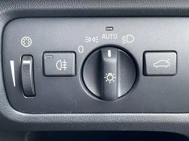 ボルボ Ｖ４０ 道南・函館 2016(平28)年 3.5万km アイスホワイト /ワンオーナー//純正ナビ//社外AW付き夏冬タイヤ//バックカメラ//パワーバックドア//シートヒーター//パワーシート//レーダークルーズコントロール//車線逸脱警報//オートハイビーム//コーナーセンサー//ETC