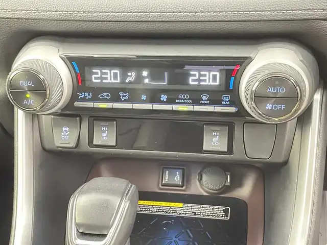 トヨタ ＲＡＶ４ ハイブリッドG 千葉県 2020(令2)年 3.1万km ホワイトパールクリスタルシャイン 4WD/パノラマムーンルーフ/トヨタセーフティセンス/・プリクラッシュセーフティ/・レーントレーシングアシスト/・ブラインドスポットモニター/・クリアランスソナー/・ロードサインアシスト/純正9インチSDナビ/CD MSV BT HDMI フルセグ/バックカメラ/デジタルインナーミラー/パワーバックドア/レーダークルーズコントロール/LEDオートライト/レザーシート/前席シートヒーター/ステアリングヒーター/ビルトインETC2.0/置くだけ充電/プッシュスタート/スマートキー