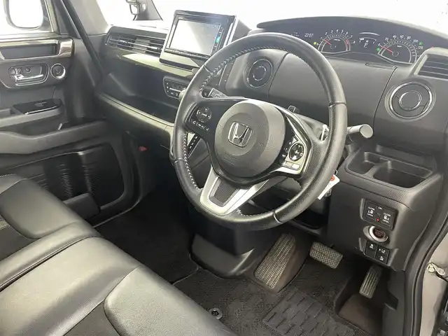 ホンダ Ｎ ＢＯＸ カスタム G L ターボ ホンダセンシング 福島県 2019(令1)年 5万km シャイニンググレーM ホンダセンシング/・先行車発進お知らせ機能/・路線逸脱防止機能/・レーンキープアシスト/・表札認識機能/・衝突被害軽減システム/・盗難防止装置/純正7インチSDナビ/・ワンセグ/TV/BT/CD/DVD/USB/AM/FM/バックカメラ/両側パワースライドドア/ACC/LEDオートライト/・フォグランプ/ハーフレザーシート/・ベンチシート/純正アルミホイール付きサマータイヤ/レザーハンドル/・ステアリングリモコン/パドルシフト/アイドリングストップ/電動格納ミラー/・ウィンカーミラー/ETC/ドアバイザー/純正フロアマット/プッシュスタート/・スマートキー