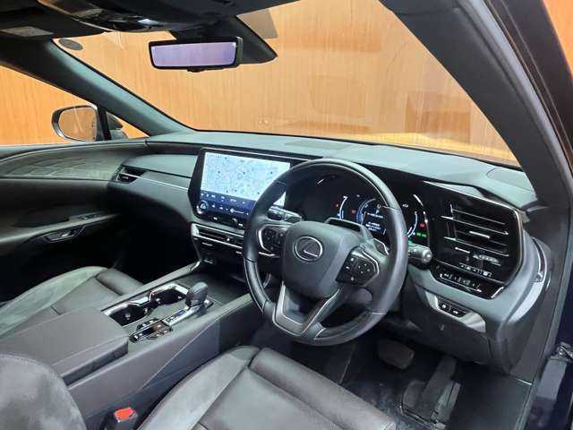 レクサス ＲＸ 450h+ バージョンL 千葉県 2023(令5)年 1万km 紺 パノラマSR　/半革シート　/ACC　/HUD　/ナビ　TV　360°Bluetooth接続　/シートヒーター　ベンチレーション　/デジタルインナーミラー　/パーキングサポート　/3眼LEDヘッドライト　/衝突軽減B　/BSM　/LKA　/ドラレコ　/ETC