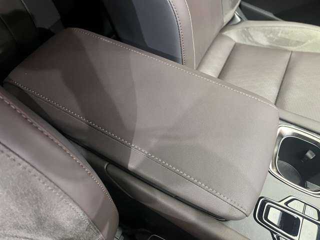 レクサス ＲＸ 450h+ バージョンL 千葉県 2023(令5)年 1万km 紺 パノラマSR　/半革シート　/ACC　/HUD　/ナビ　TV　360°Bluetooth接続　/シートヒーター　ベンチレーション　/デジタルインナーミラー　/パーキングサポート　/3眼LEDヘッドライト　/衝突軽減B　/BSM　/LKA　/ドラレコ　/ETC