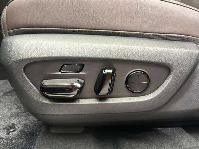 レクサス ＲＸ 450h+ バージョンL 千葉県 2023(令5)年 1万km 紺 パノラマSR　/半革シート　/ACC　/HUD　/ナビ　TV　360°Bluetooth接続　/シートヒーター　ベンチレーション　/デジタルインナーミラー　/パーキングサポート　/3眼LEDヘッドライト　/衝突軽減B　/BSM　/LKA　/ドラレコ　/ETC