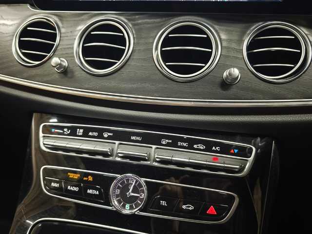 メルセデス・ベンツ Ｅ２００ アバンギャルド スポーツ 群馬県 2016(平28)年 2.4万km オブシディアンブラック スマートキー/プッシュスタート/アイドリングストップ/シートヒーター/360°カメラ/LEDヘッドライト/Bluetooth/フルセグTV/ETC/USB/AppleCarplay/AndroidAuto/ACC/レーダーセーフティパッケージ/純正19インチアルミホイール