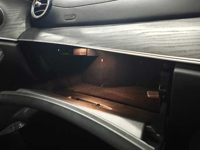 メルセデス・ベンツ Ｅ２００ アバンギャルド スポーツ 群馬県 2016(平28)年 2.4万km オブシディアンブラック スマートキー/プッシュスタート/アイドリングストップ/シートヒーター/360°カメラ/LEDヘッドライト/Bluetooth/フルセグTV/ETC/USB/AppleCarplay/AndroidAuto/ACC/レーダーセーフティパッケージ/純正19インチアルミホイール