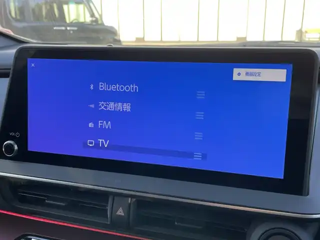 トヨタ プリウス Z 大阪府 2023(令5)年 1.9万km プラチナホワイトパールマイカ トヨタセーフティセンス/・アダプティクブクルーズコントロール/・プリクラッシュセーフティー/・レーントレーシングアシスト/・レーンディパーチャーアラート/・クリアランスソナー/・オートマチックハイビーム/・ロードサインアシスト/純正12.3インチナビ/・Bluetooth/フルセグTV/USB/ラジオ/　Miracast/AppleCarPlay/主要装備/・パノラマミックビューモニター/・ブラインドスポットモニター/・デジタルインナーミラー/・パワーバックドア/・パノラマルーフ/・シートヒーター/エアシート/・D席パワーシート/メモリー機能付き/・ブレーキーホールド/・置くだけ充電/・ETC2.0