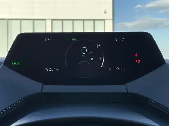 トヨタ プリウス Z 大阪府 2023(令5)年 1.9万km プラチナホワイトパールマイカ トヨタセーフティセンス/・アダプティクブクルーズコントロール/・プリクラッシュセーフティー/・レーントレーシングアシスト/・レーンディパーチャーアラート/・クリアランスソナー/・オートマチックハイビーム/・ロードサインアシスト/純正12.3インチナビ/・Bluetooth/フルセグTV/USB/ラジオ/　Miracast/AppleCarPlay/主要装備/・パノラマミックビューモニター/・ブラインドスポットモニター/・デジタルインナーミラー/・パワーバックドア/・パノラマルーフ/・シートヒーター/エアシート/・D席パワーシート/メモリー機能付き/・ブレーキーホールド/・置くだけ充電/・ETC2.0