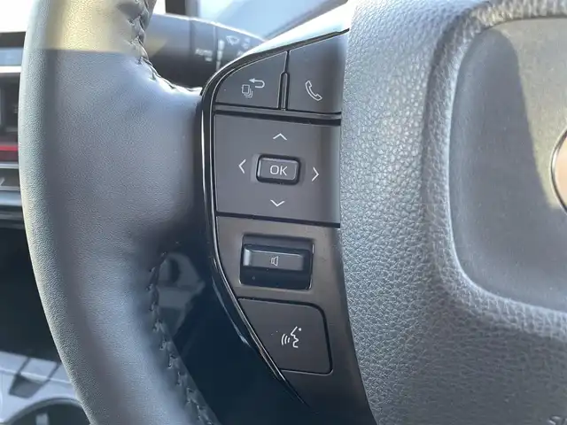 トヨタ プリウス Z 大阪府 2023(令5)年 1.9万km プラチナホワイトパールマイカ トヨタセーフティセンス/・アダプティクブクルーズコントロール/・プリクラッシュセーフティー/・レーントレーシングアシスト/・レーンディパーチャーアラート/・クリアランスソナー/・オートマチックハイビーム/・ロードサインアシスト/純正12.3インチナビ/・Bluetooth/フルセグTV/USB/ラジオ/　Miracast/AppleCarPlay/主要装備/・パノラマミックビューモニター/・ブラインドスポットモニター/・デジタルインナーミラー/・パワーバックドア/・パノラマルーフ/・シートヒーター/エアシート/・D席パワーシート/メモリー機能付き/・ブレーキーホールド/・置くだけ充電/・ETC2.0