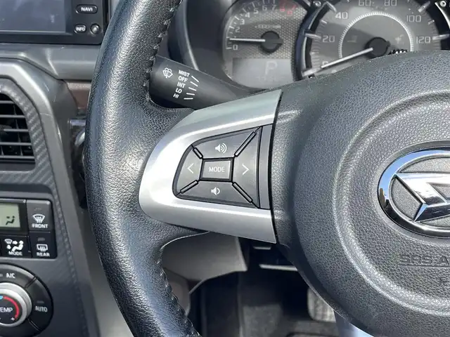 ダイハツ コペン ローブ 宮崎県 2015(平27)年 7.3万km ブラックマイカメタリック 純正ナビ/フルセグTV/バックカメラ/ETC/横滑り防止装置/IC付ターボ/LEDヘッドランプ/オートエアコン/革巻きステアリング/ステアリングスイッチ/ベージュファブリックスポーツシート/両席シートヒーター/社外14インチアルミホイール/スマートキー/プッシュエンジンスタート/禁煙車