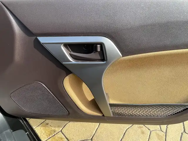 ダイハツ コペン ローブ 宮崎県 2015(平27)年 7.3万km ブラックマイカメタリック 純正ナビ/フルセグTV/バックカメラ/ETC/横滑り防止装置/IC付ターボ/LEDヘッドランプ/オートエアコン/革巻きステアリング/ステアリングスイッチ/ベージュファブリックスポーツシート/両席シートヒーター/社外14インチアルミホイール/スマートキー/プッシュエンジンスタート/禁煙車