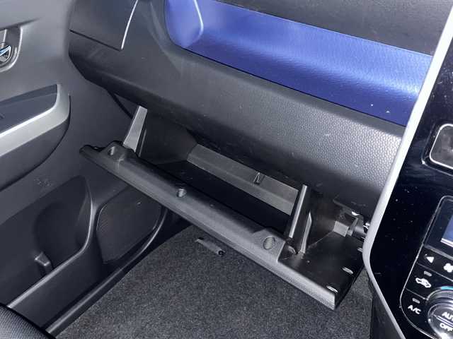 トヨタ タンク カスタムG S 新潟県 2017(平29)年 9.4万km パールホワイトⅢ 　社外ナビ/　フルセグテレビ/　Bluetooth/　アイドリングストップ/　ウィンカーミラー/　クルーズコントロール/　ドアバイザー/　プッシュスタート/　両側パワースライドドア/　オートライト/　モデリスタエアロ/　LEDヘッドライト/　電動格納ミラー